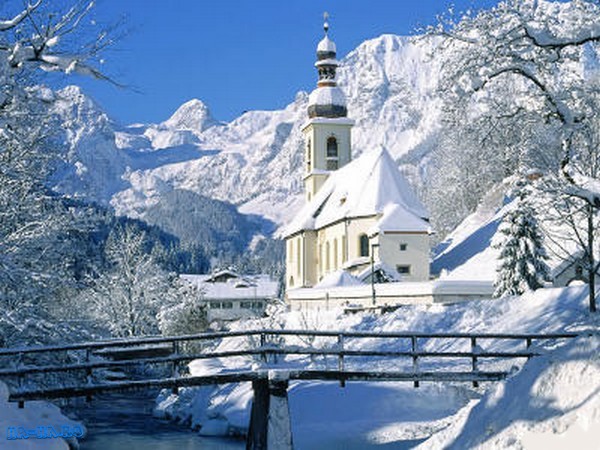 Biserica iarna